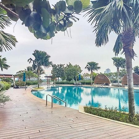 1519 Almas Suites Seaview Sunrise Netflix By Stay Nusajaya  Exterior photo