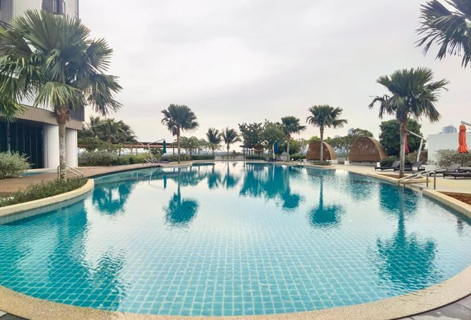 1519 Almas Suites Seaview Sunrise Netflix By Stay Nusajaya  Exterior photo